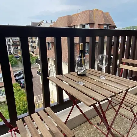 JOLI 41 m avec wifi et BALCON proche de la PLAGE Deauville Extérieur photo