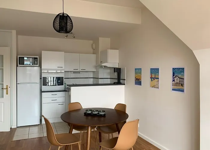 Nice 41 M With Balcony Near The Beach