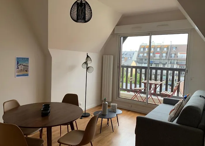 Nice 41 M With Balcony Near The Beach