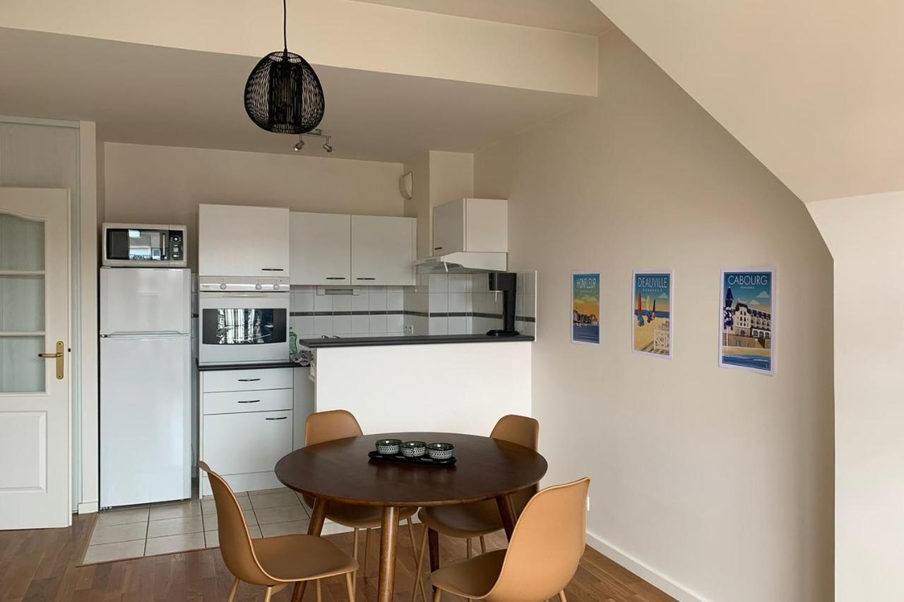 41 M With Balcony Near The Apartment