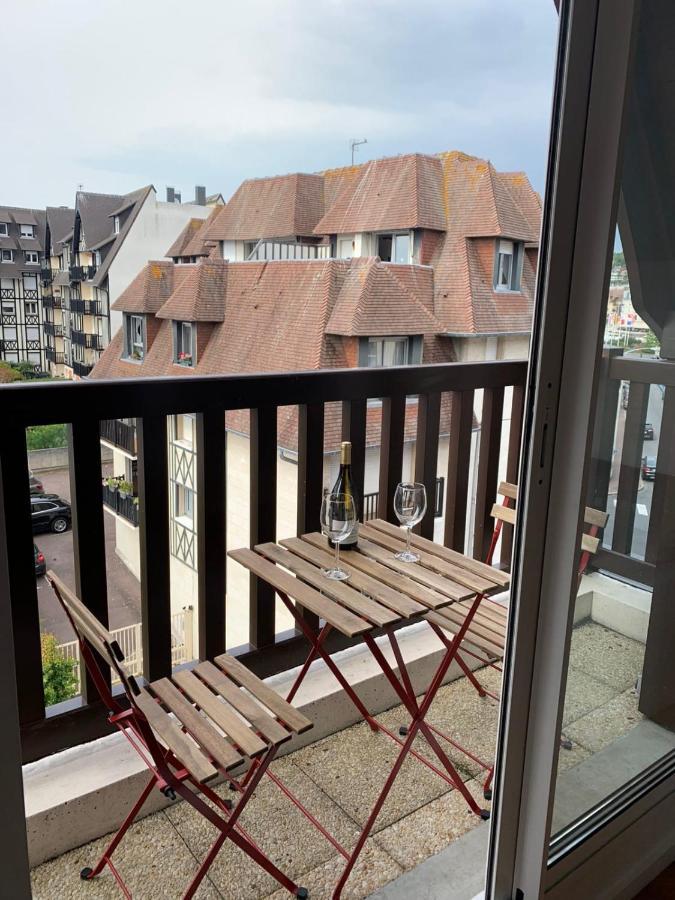 41 M With Balcony Near The Deauville