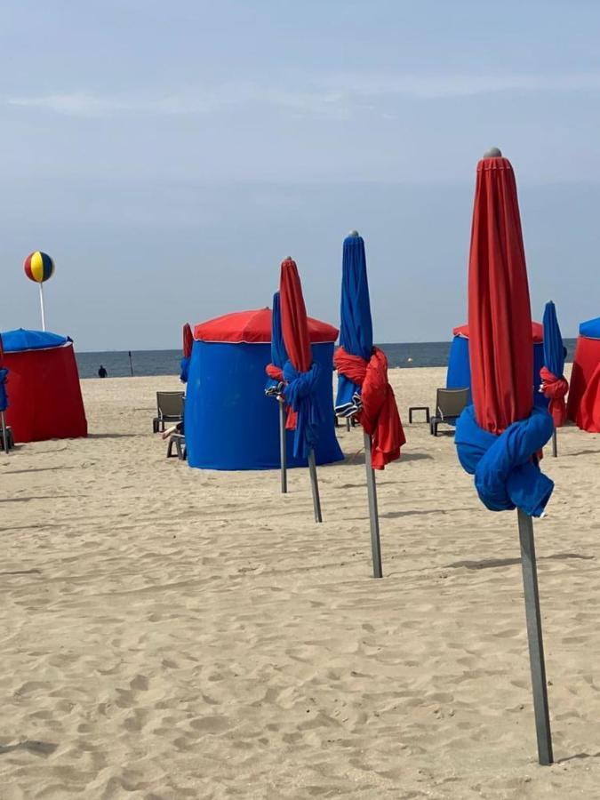 41 M With Balcony Near The Apartment Deauville