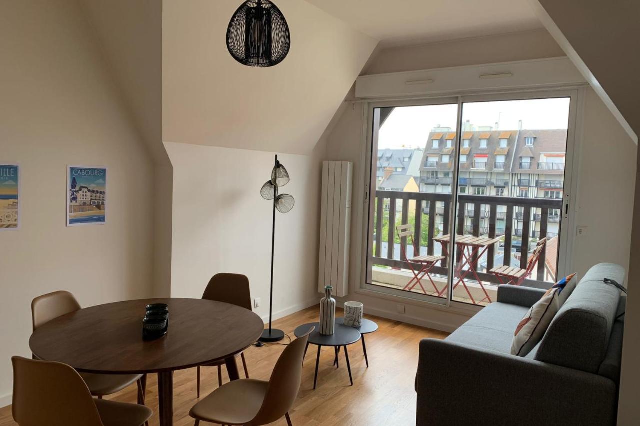 41 M With Balcony Near The Apartment *
