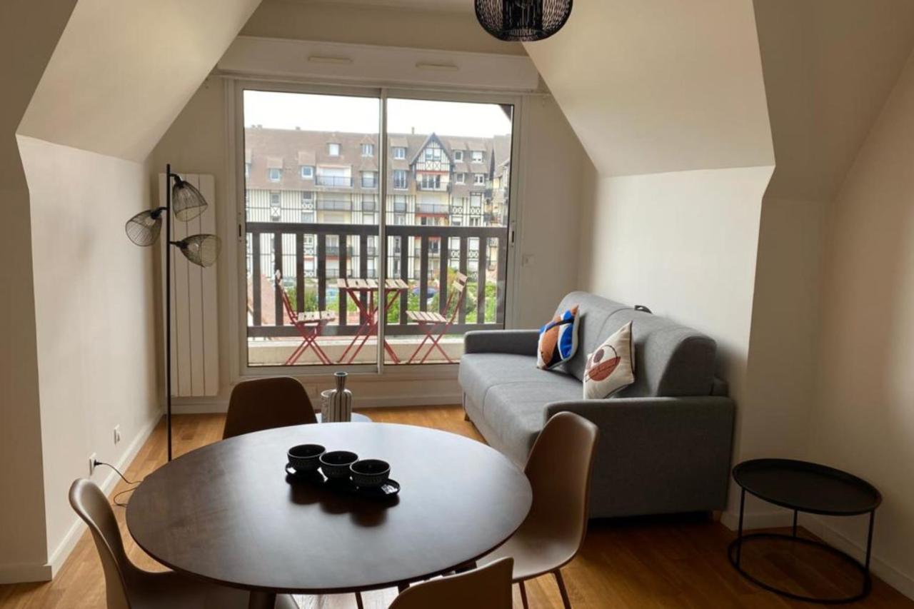 Apartment 41 M With Balcony Near The Deauville