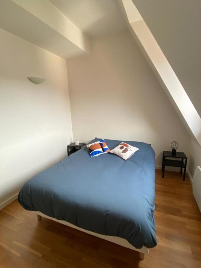 41 M With Balcony Near The Apartment *